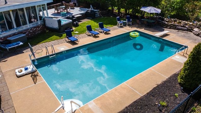 1084 Main Street, Leominster, MA 01453