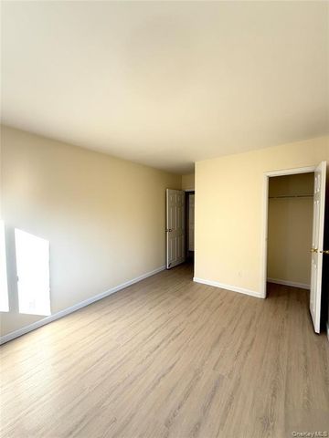 71-34 163rd Street 3, Fresh Meadows, NY 11365