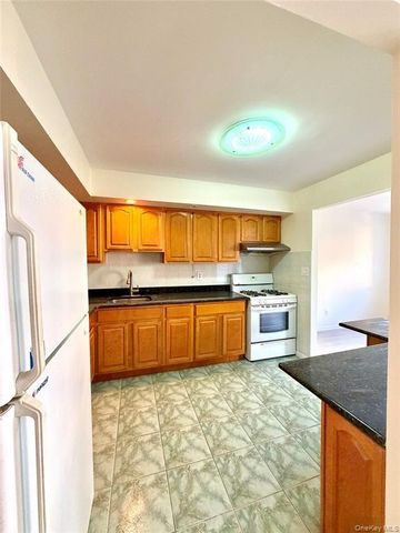 71-34 163rd Street 3, Fresh Meadows, NY 11365