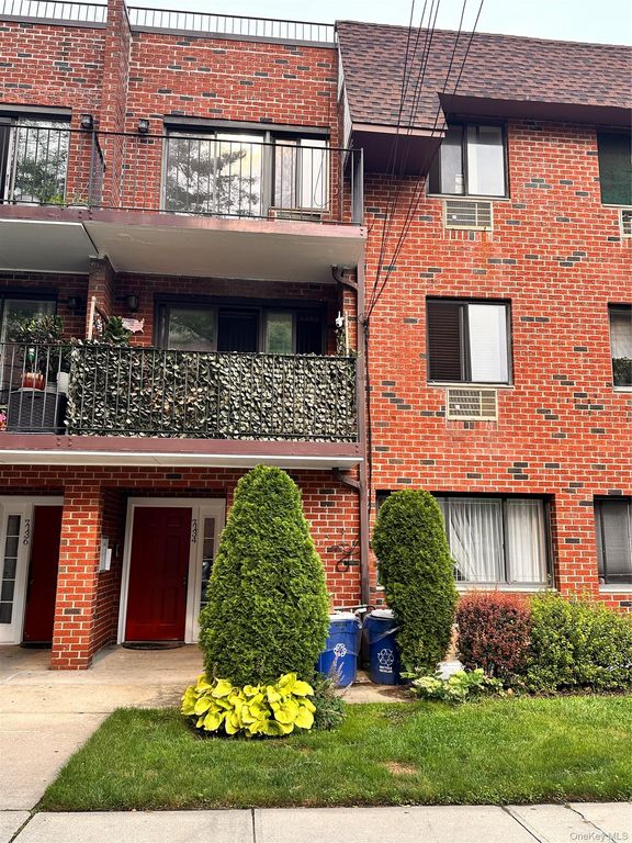 71-34 163rd Street 3, Fresh Meadows, NY 11365