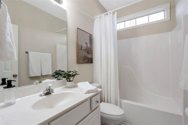 1075 Julius Drive, Suwanee, GA 30024