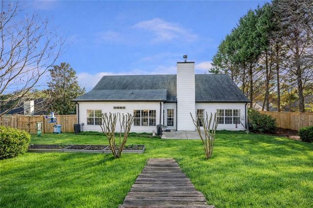 1075 Julius Drive, Suwanee, GA 30024