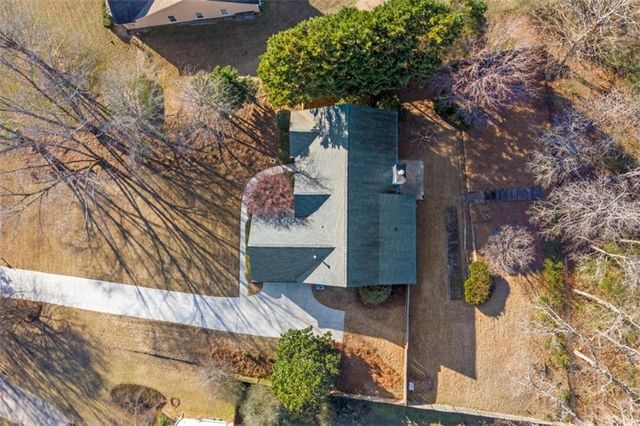 1075 Julius Drive, Suwanee, GA 30024