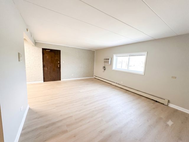 124 E Bailey Road A, Naperville, IL 60565