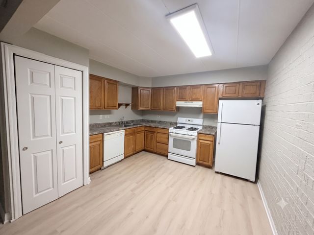 124 E Bailey Road A, Naperville, IL 60565