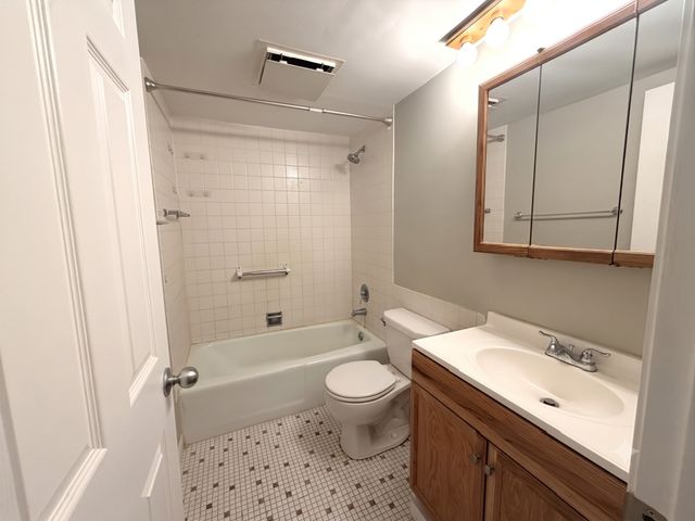 124 E Bailey Road A, Naperville, IL 60565