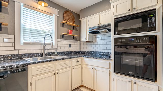 8147 Fawn Circle, Granbury, TX 76049