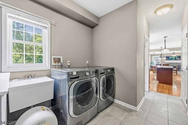4 Matthew Dr, Byram Twp., NJ 07871