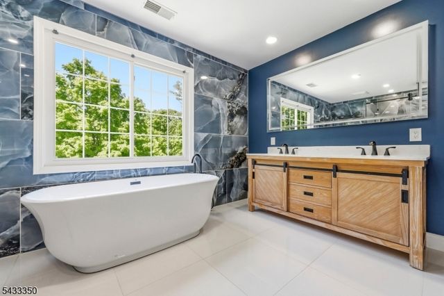 4 Matthew Dr, Byram Twp., NJ 07871