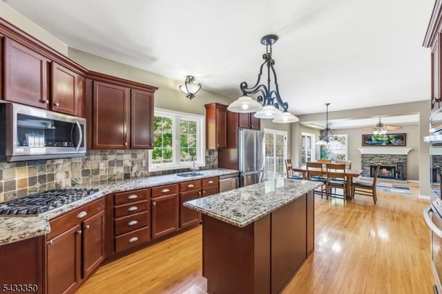 4 Matthew Dr, Byram Twp., NJ 07871