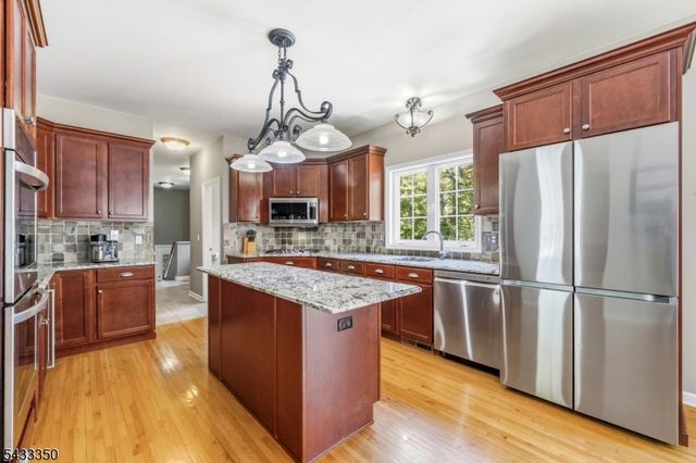 4 Matthew Dr, Byram Twp., NJ 07871