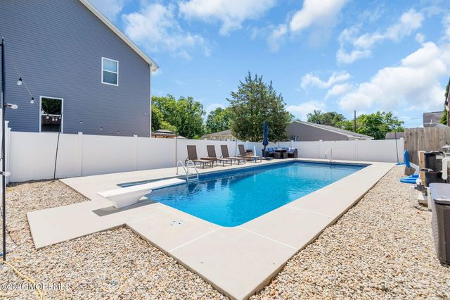 1332 Broadway Boulevard, Toms River, NJ 08757