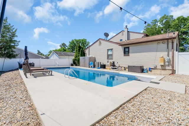 1332 Broadway Boulevard, Toms River, NJ 08757