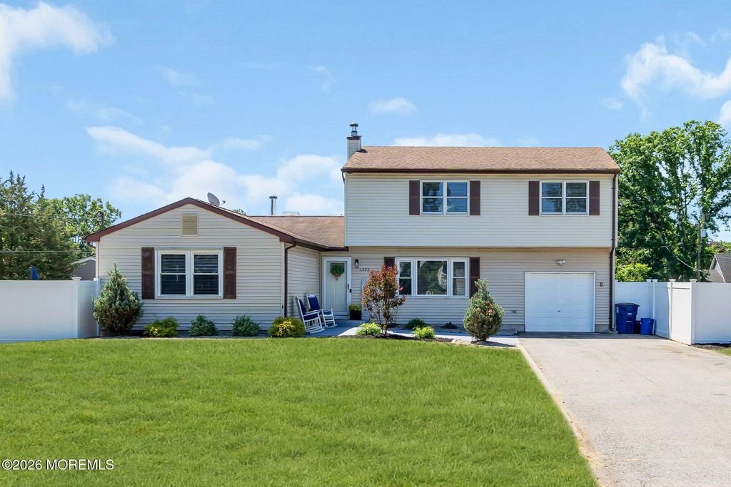 1332 Broadway Boulevard, Toms River, NJ 08757