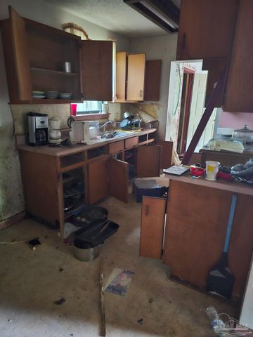 708 Vendee Ln, Pensacola, FL 32505