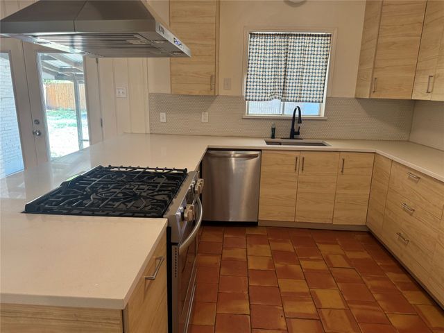 514 W Ridgewood Drive, Garland, TX 75041