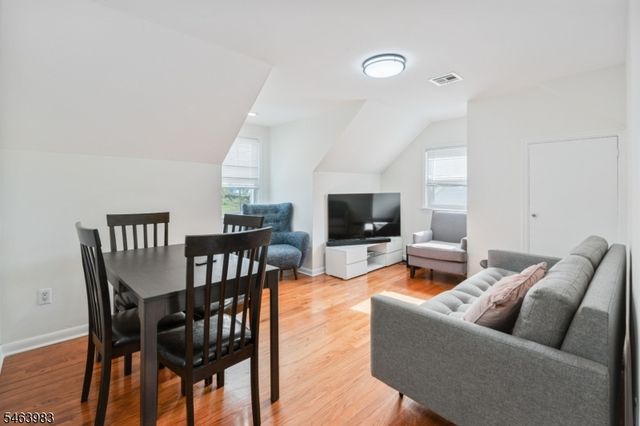7 Veterans Pl, North Arlington Boro, NJ 07031