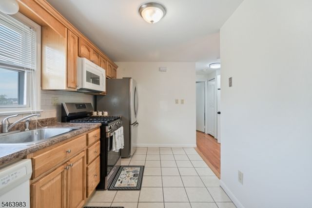7 Veterans Pl, North Arlington Boro, NJ 07031