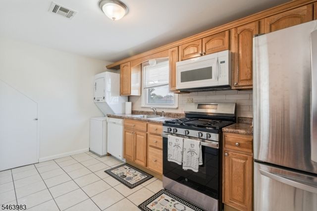 7 Veterans Pl, North Arlington Boro, NJ 07031