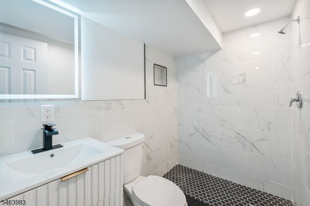 7 Veterans Pl, North Arlington Boro, NJ 07031
