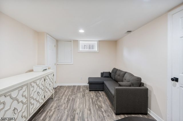 7 Veterans Pl, North Arlington Boro, NJ 07031