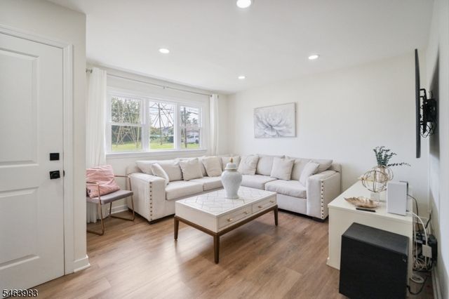 7 Veterans Pl, North Arlington Boro, NJ 07031