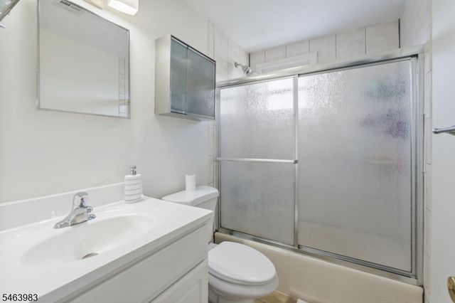 7 Veterans Pl, North Arlington Boro, NJ 07031