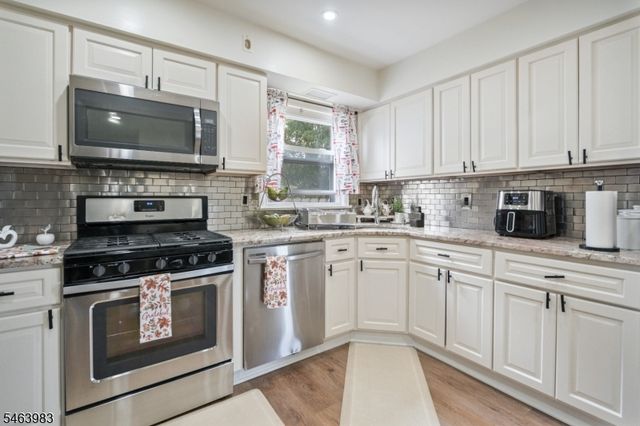7 Veterans Pl, North Arlington Boro, NJ 07031