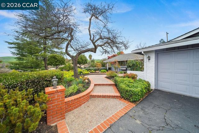 1506 N El Camino Dr, Clayton, CA 94517