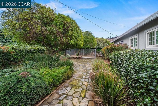 1506 N El Camino Dr, Clayton, CA 94517