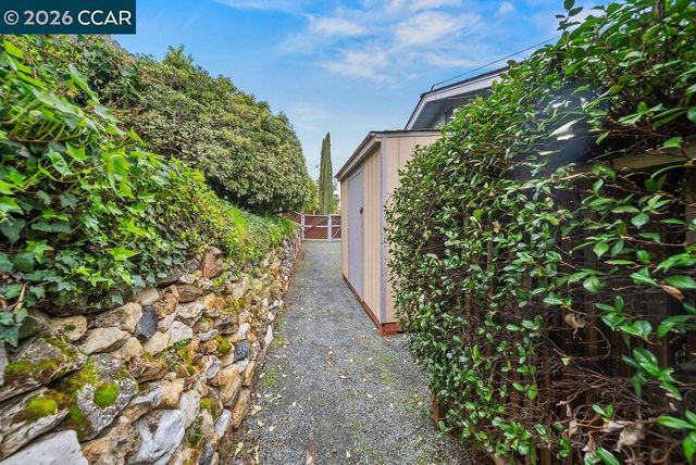 1506 N El Camino Dr, Clayton, CA 94517