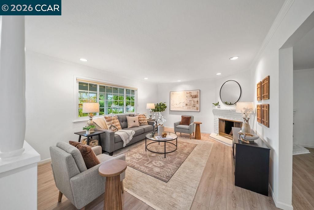 1506 N El Camino Dr, Clayton, CA 94517