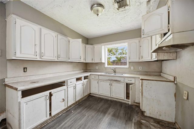 5015 Bricker Street, Houston, TX 77033
