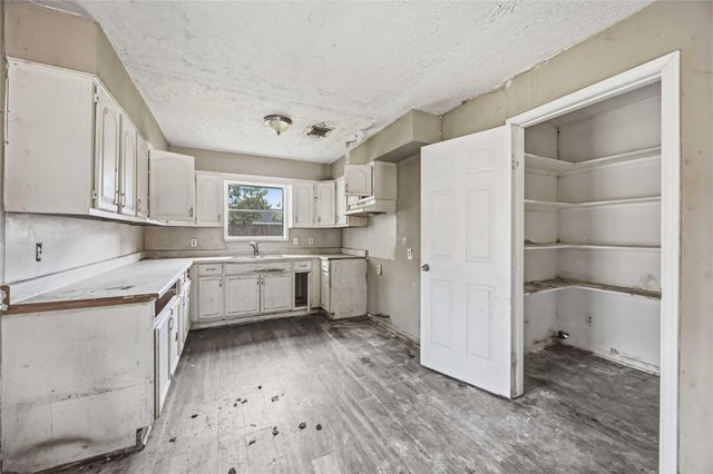 5015 Bricker Street, Houston, TX 77033