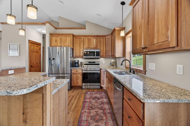3940 Creek View Lane SW, Rochester, MN 55902