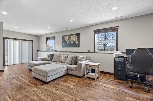 3940 Creek View Lane SW, Rochester, MN 55902