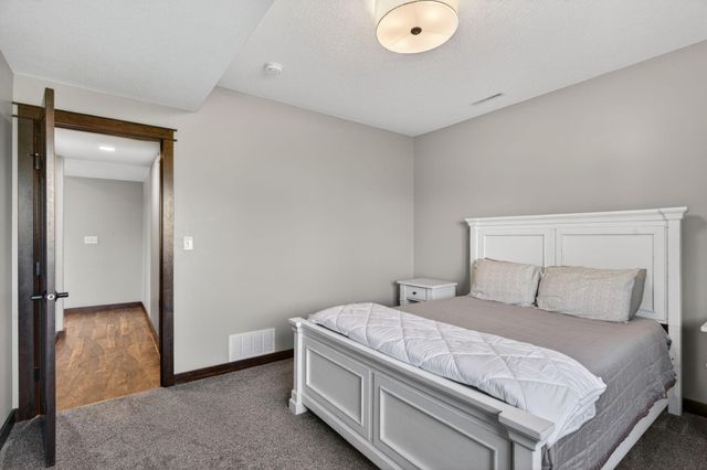 3940 Creek View Lane SW, Rochester, MN 55902