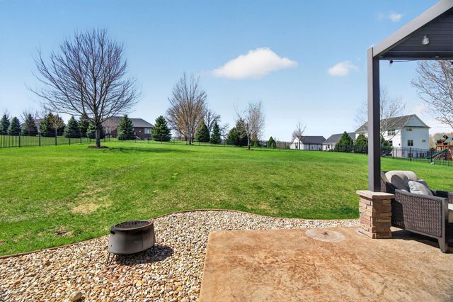 3940 Creek View Lane SW, Rochester, MN 55902