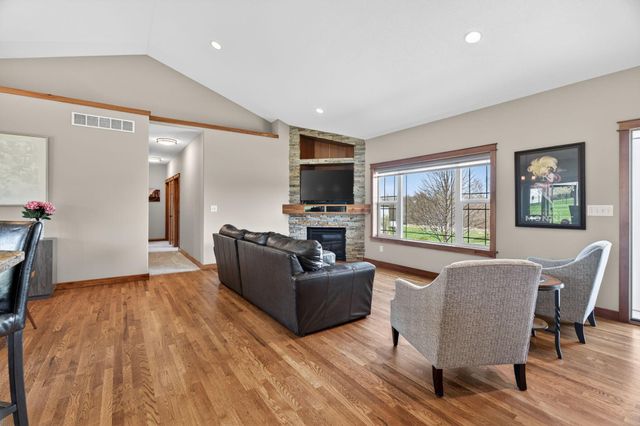 3940 Creek View Lane SW, Rochester, MN 55902