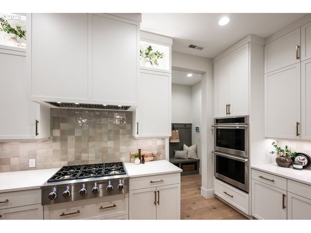 4401 COBB Way, Lake Oswego, OR 97035