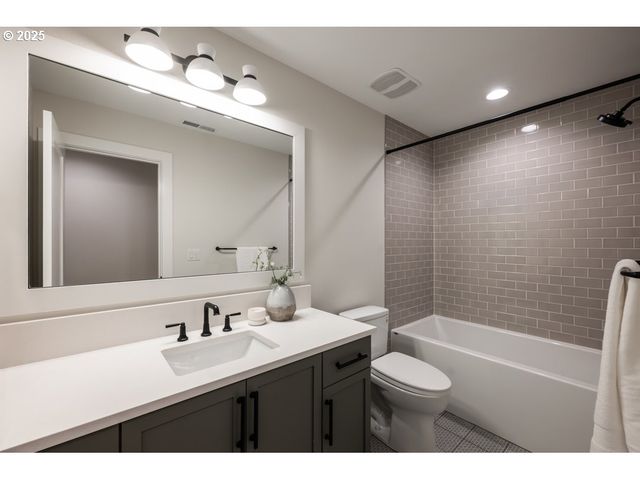 4401 COBB Way, Lake Oswego, OR 97035