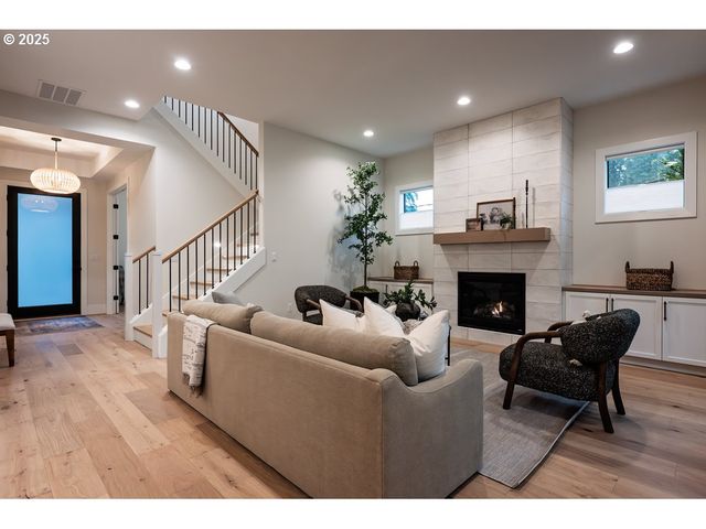 4401 COBB Way, Lake Oswego, OR 97035