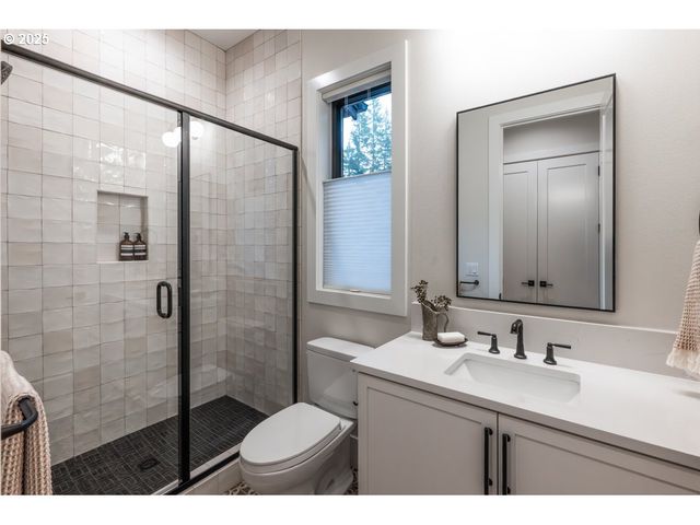 4401 COBB Way, Lake Oswego, OR 97035