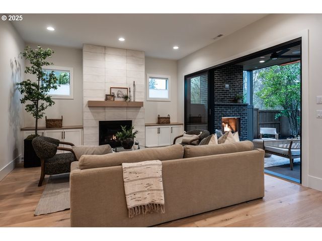 4401 COBB Way, Lake Oswego, OR 97035