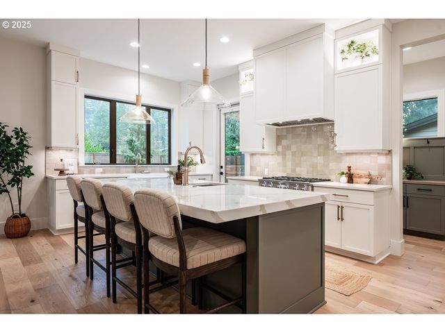 4401 COBB Way, Lake Oswego, OR 97035