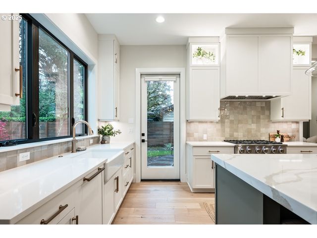 4401 COBB Way, Lake Oswego, OR 97035