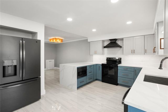 1000 RAFAEL BOULEVARD NE 2, St Petersburg, FL 33704