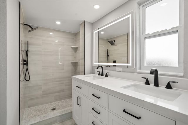 1000 RAFAEL BOULEVARD NE 2, St Petersburg, FL 33704