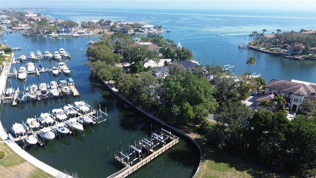 1000 RAFAEL BOULEVARD NE 2, St Petersburg, FL 33704