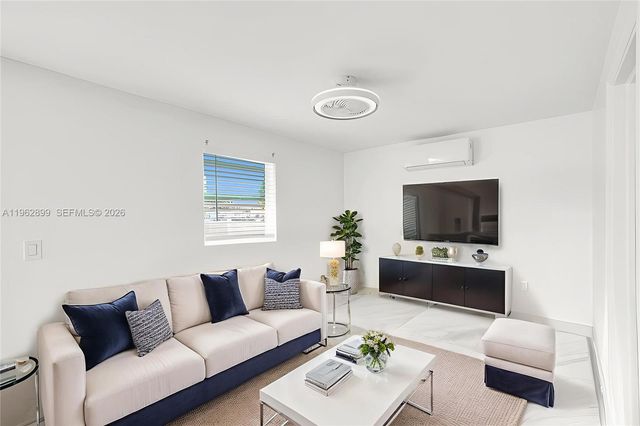 2001 N 22nd Ave, Hollywood, FL 33020